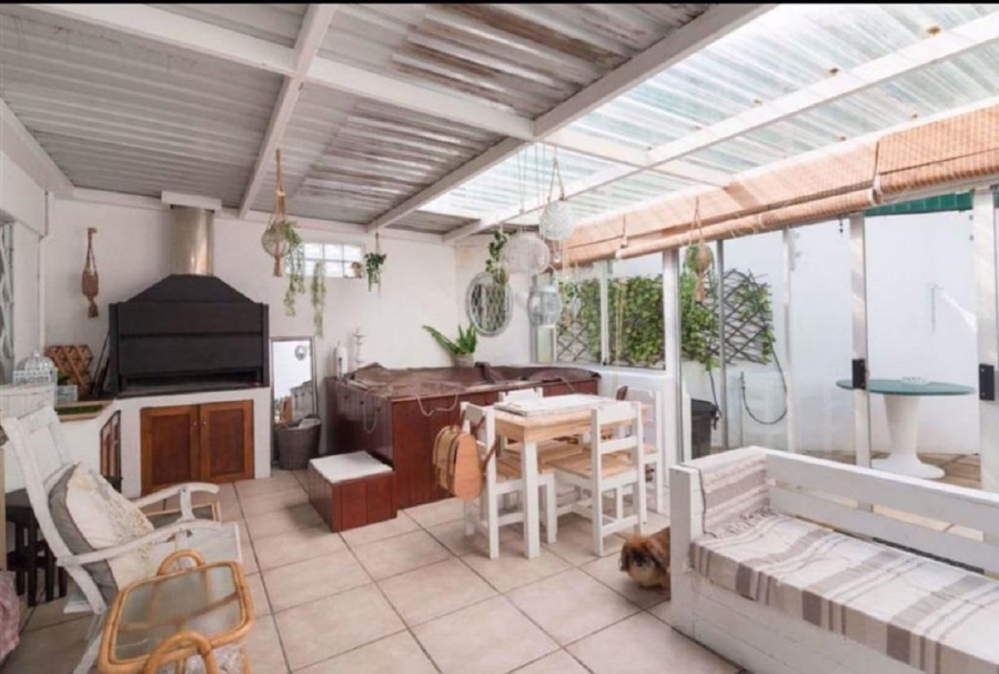 3 Bedroom Property for Sale in Vredehoek Western Cape